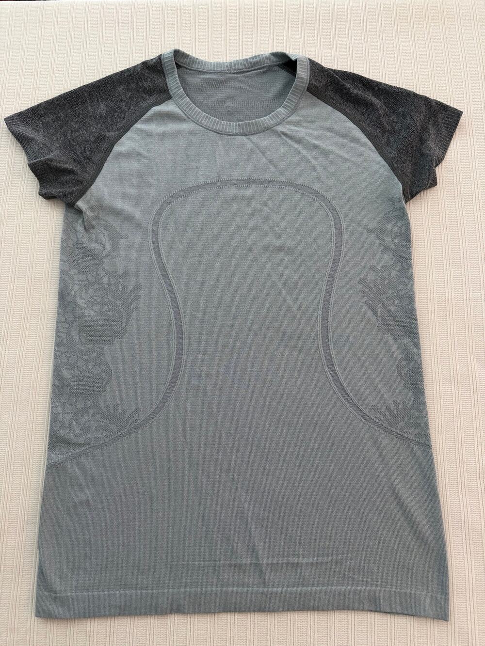 Lululemon Swiftly Tech Engineered Lace Short Sleeve Grey Sage Top Size 10